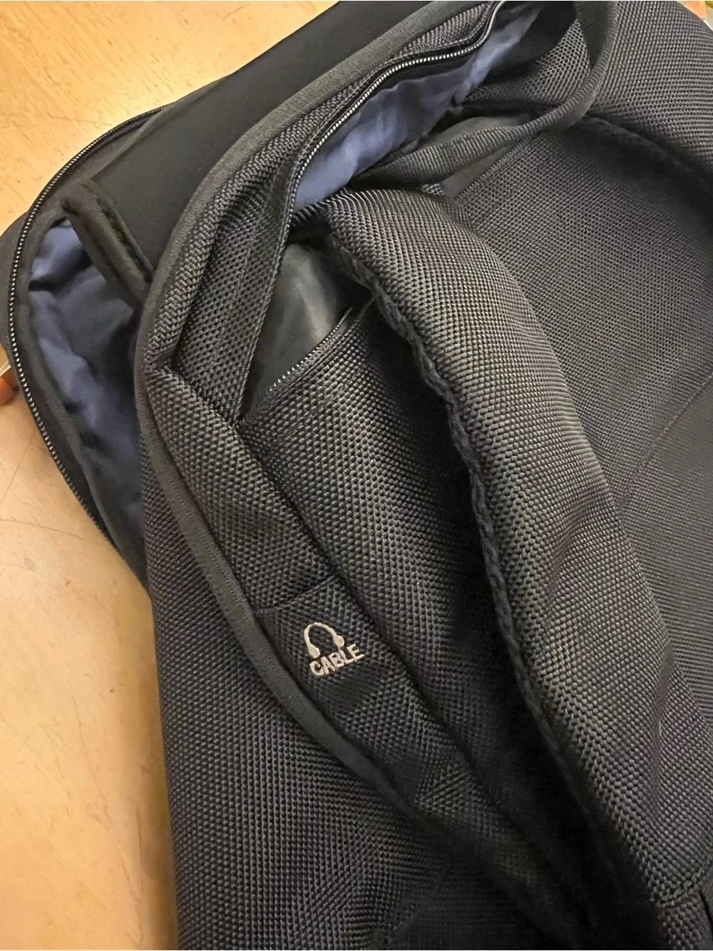 Men’s ‘Standard Luggage Co’ 35L-45L Carry On Travel Backpack Bundle • Like New